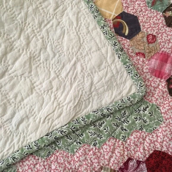 Antique Hand Quilted Flower Garden Quilt - Picture 8 of 8